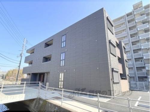 大和八木駅より徒歩11分 築1年1ヶ月 3階建の賃貸物件