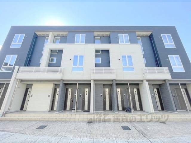 クリスタルガーデン　カラー外観写真2