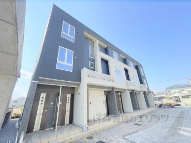 クリスタルガーデン　カラー外観写真3