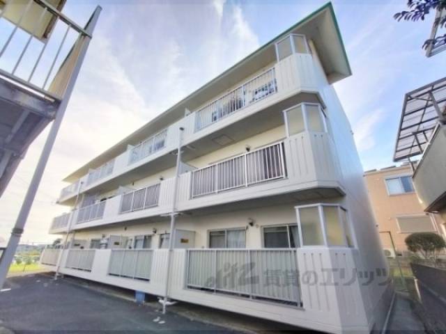 ハタハイツ外観写真1