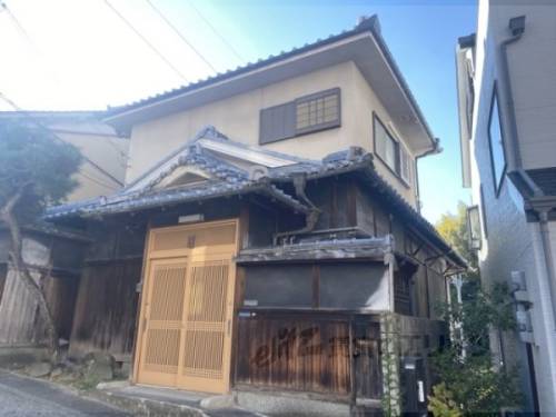 生駒駅より徒歩8分 築68年6ヶ月 2階建の賃貸物件