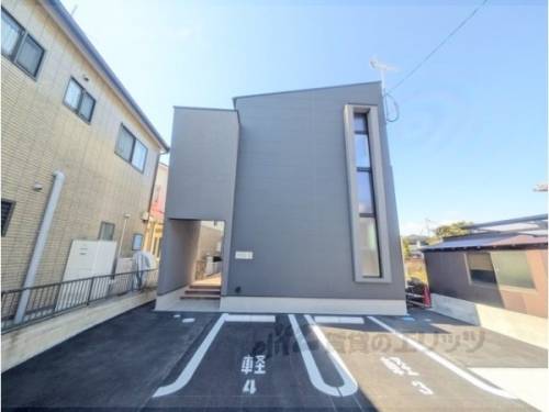 城陽駅より徒歩7分 築1年4ヶ月 2階建の賃貸物件