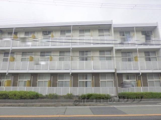 レオパレスＺｅｐｈｙｒ外観写真3