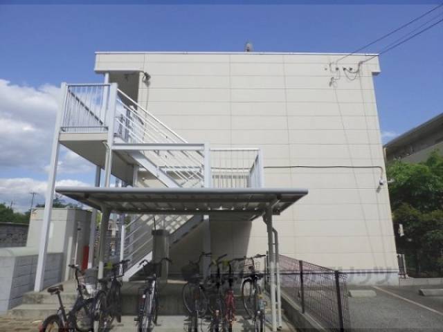 レオパレスウエストリバー外観写真2