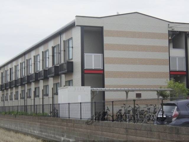 レオパレスエスポアール外観写真1