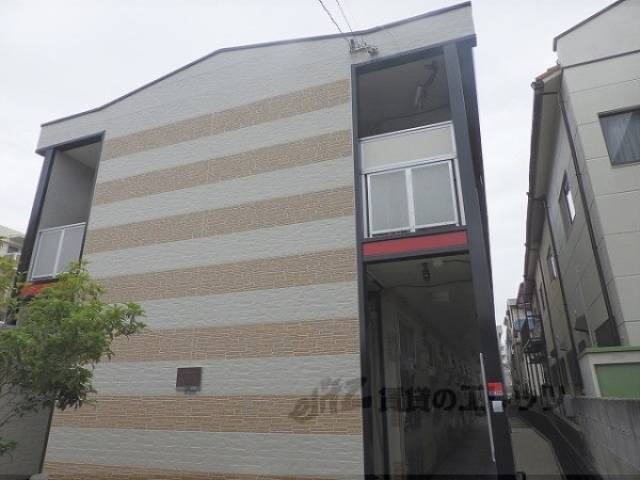 レオパレスエスポアール外観写真2