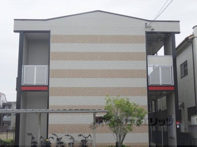 レオパレスエスポアール外観写真3