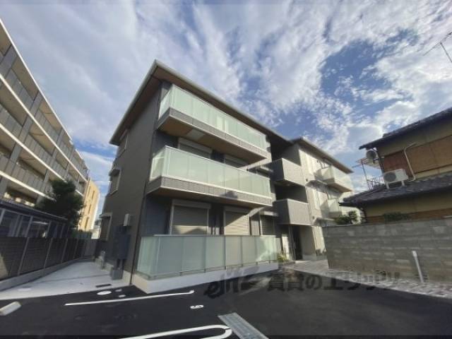 リベルテ四条梅津外観写真1