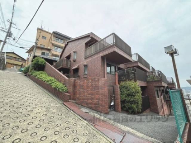 サンコスモ生駒外観写真2