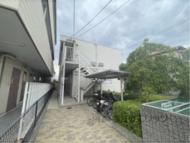 レオパレスフラワリー外観写真1