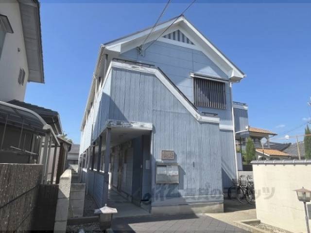 レオパレス新伊丹第２外観写真1