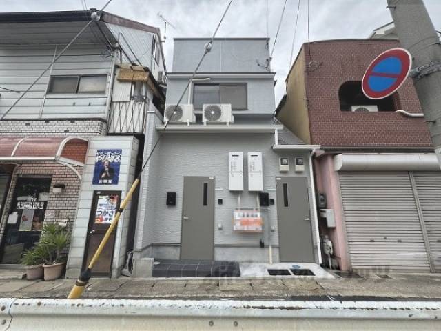 ロカ勧修外観写真1