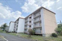 三室山コープタウン２号棟外観写真