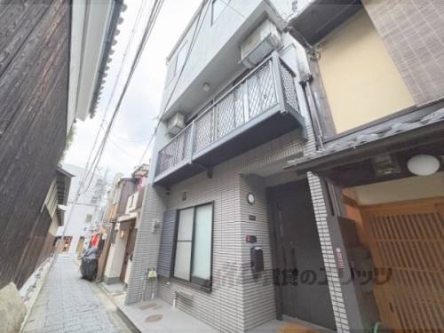 四条駅より徒歩6分 築34年4ヶ月 3階建の賃貸物件