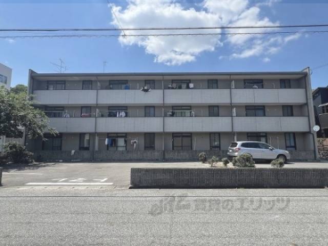 レオパレスレジアス外観写真1