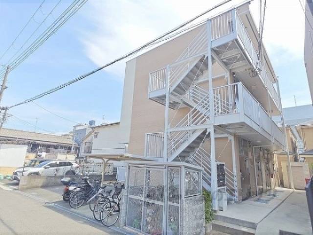 レオパレスアルカイック外観写真3