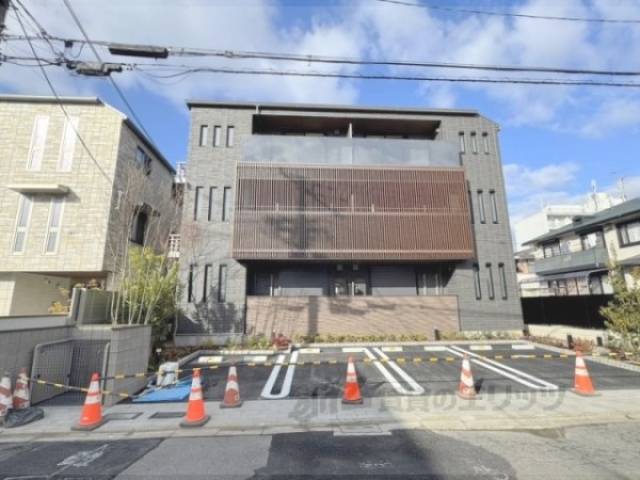 シャーメゾン西ノ京外観写真1