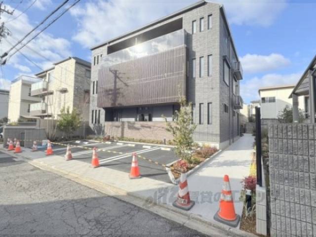 シャーメゾン西ノ京外観写真2