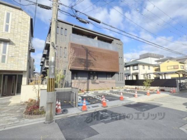 シャーメゾン西ノ京外観写真3