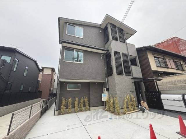 グランツ東福寺外観写真1