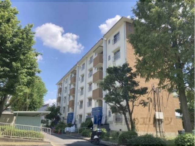 寝屋川団地Ｃ５０号棟外観写真1