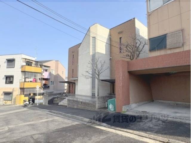 メゾンフェミニ富雄外観写真3