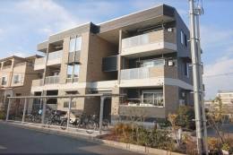 Ｙシャトレーヌ　３外観写真