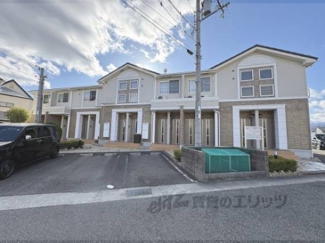 エレガンシア外観写真1