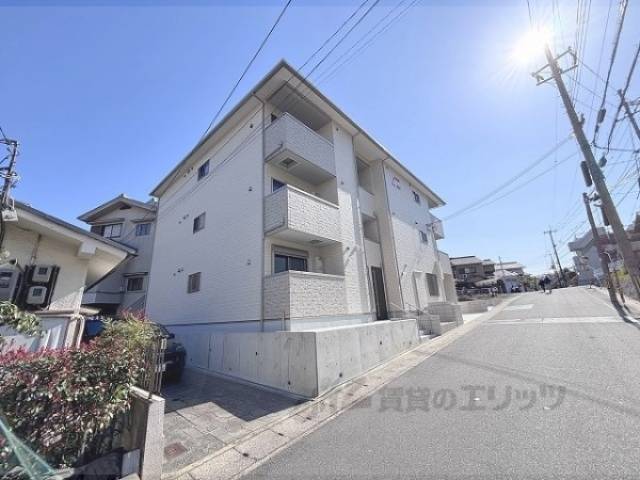 フラッツ六地蔵外観写真1