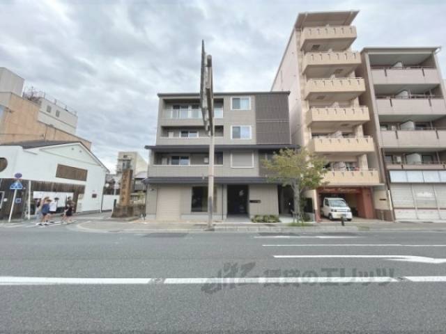 シャーメゾン三条東山外観写真3