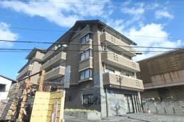 ＰＡＬＡＣＥ　ＦＩＲＳＴ　Ｑ外観写真