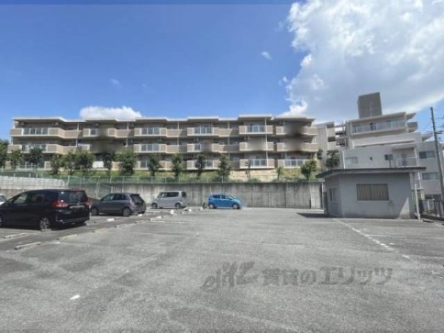 ライフヒルズ富雄外観写真3