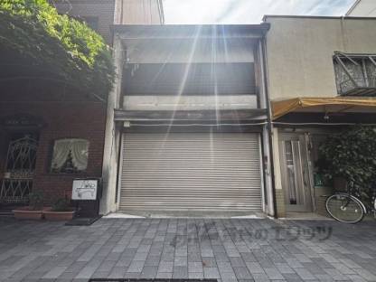 秋野々町店舗ガレージ外観写真1