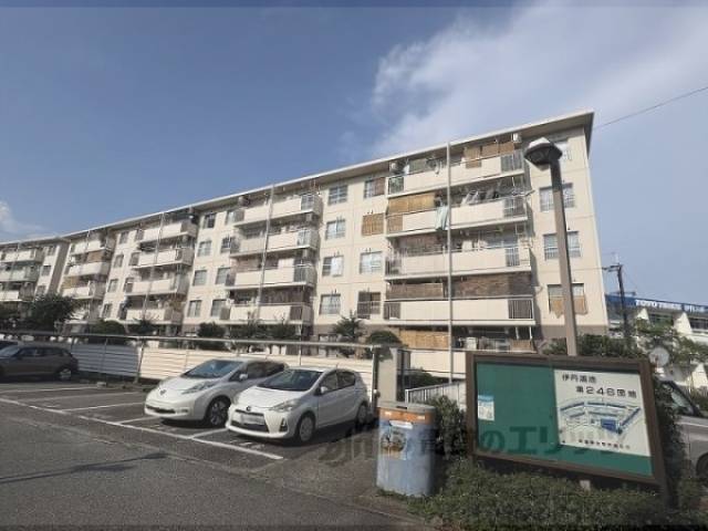伊丹鴻池第4団地5号棟外観写真3