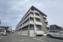 バウムヴィラ西大寺外観写真