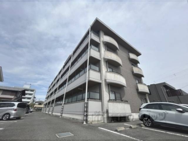 バウムヴィラ西大寺外観写真1