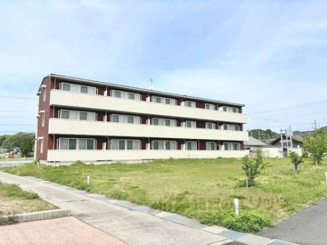 ロイジェントパークス京丹後A棟外観写真1