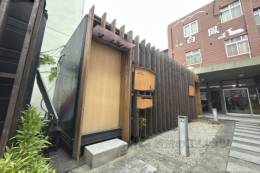 奈良白鳳旅館１階店舗外観写真