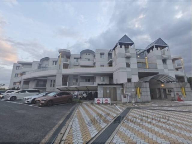 ロイヤルヒルズ東生駒外観写真2