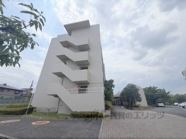 アーバンエース松井山手パル寮棟外観写真2