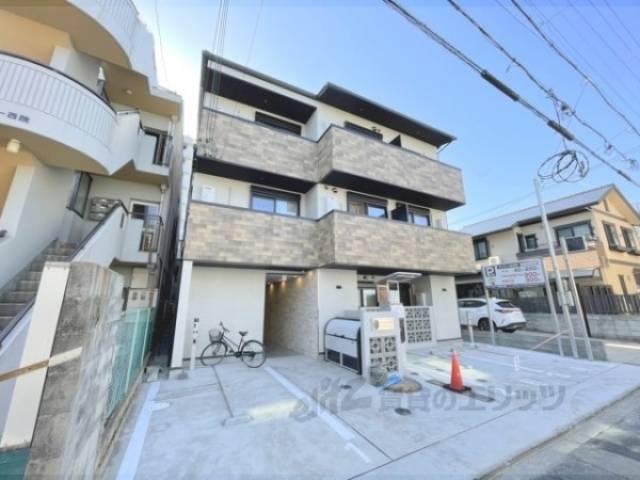グランデコート西院三蔵(家具付き)外観写真2