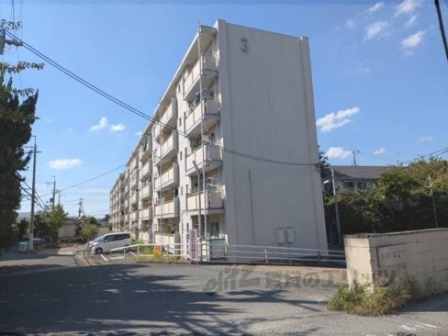 ビレッジハウス招提３号棟外観写真1