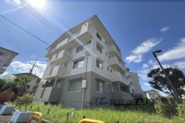 奈良青山団地１４号棟外観写真