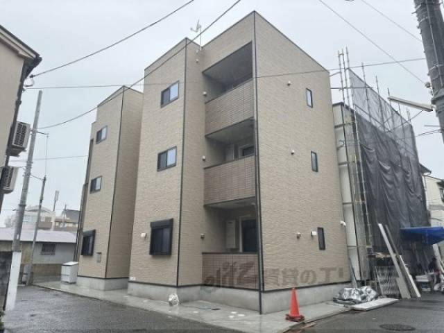 ハーモニーテラス西院四条畑町外観写真1