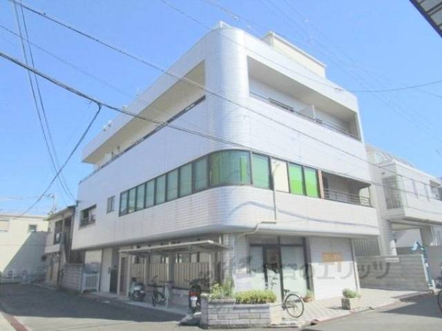 クリスタルコート外観写真1