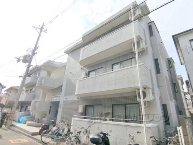 クリスタルシャトー外観写真1