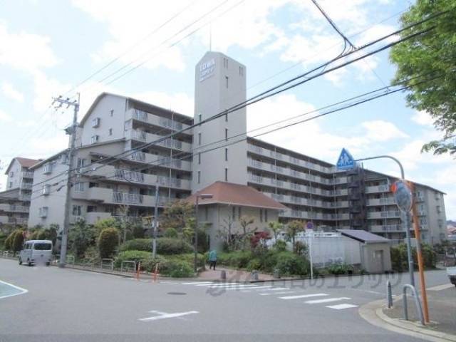 藤和コアティ高槻ハイタウンコアC棟外観写真1
