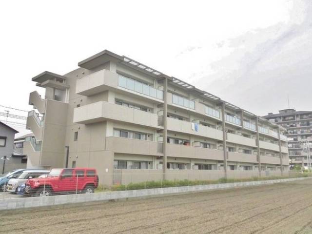 クレセントコート外観写真1