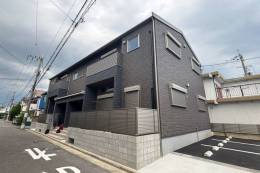 Loyal Pine East外観写真