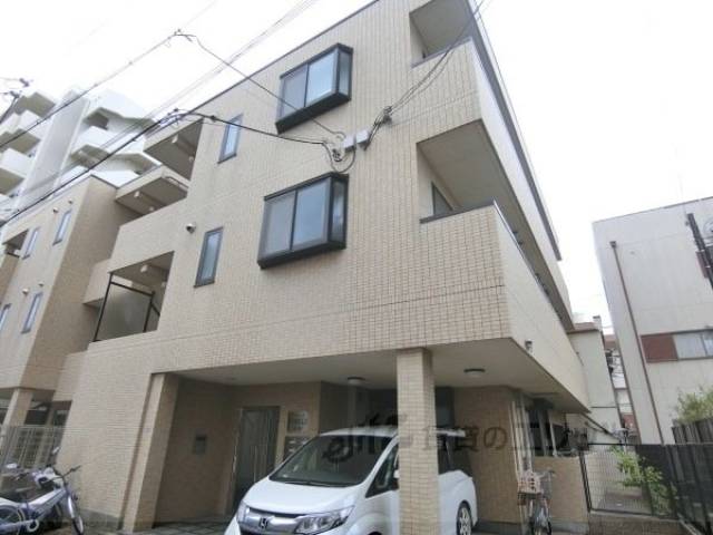 ファミーユ西館外観写真1